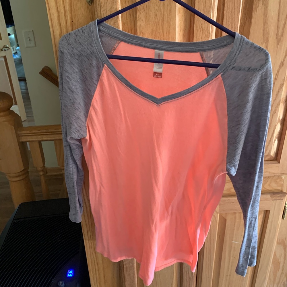 quarter sleeve baseball t-shirt.